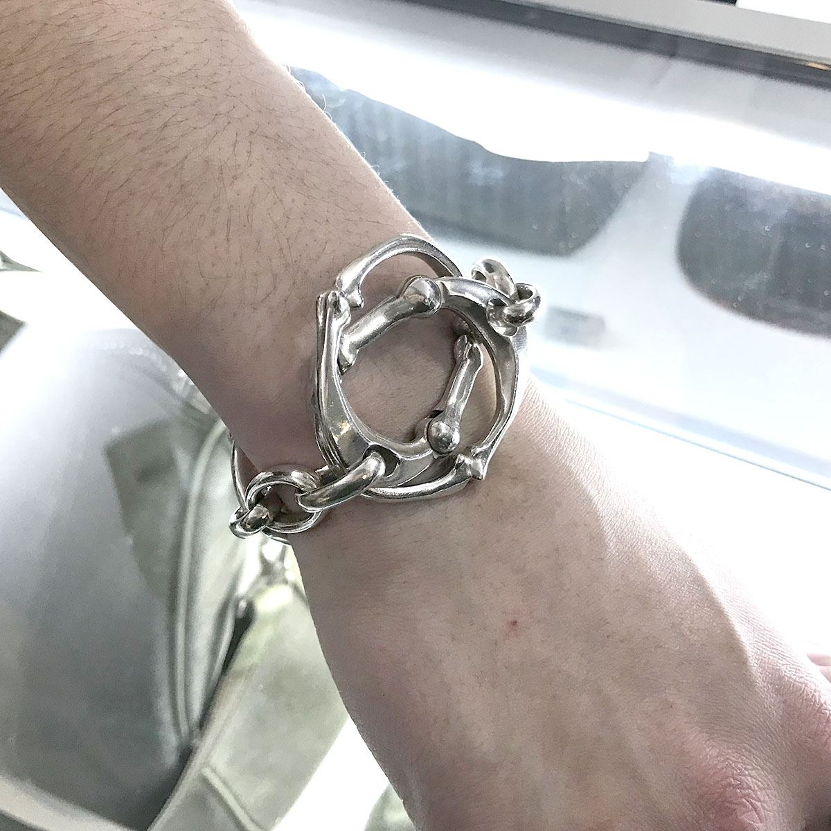 TAKAHIROMIYASHITA The Soloist.】bone shaped carabiner bracelet L